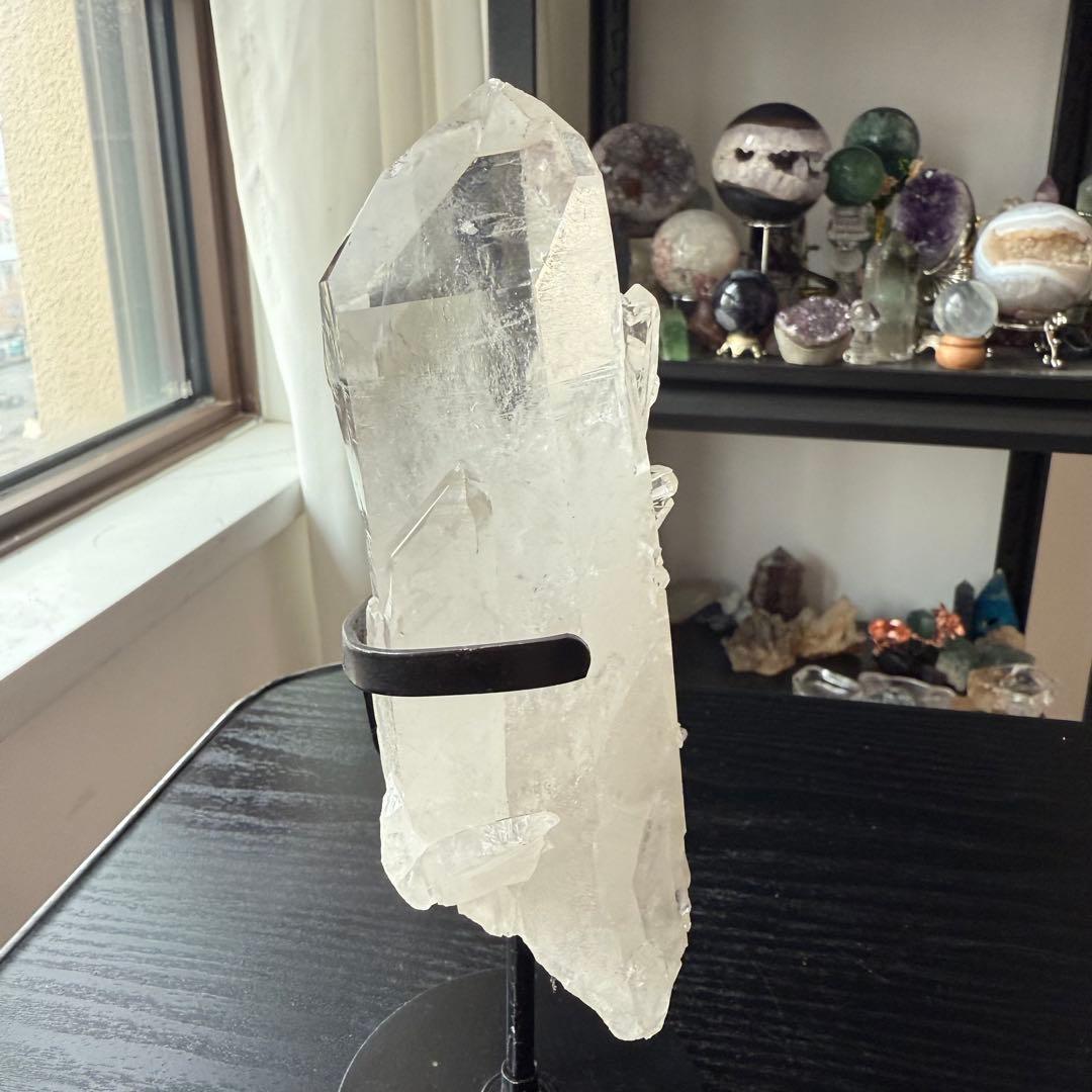 ミナスジェライス州産❣️天然石水晶のポイント　台座付きNO.010911