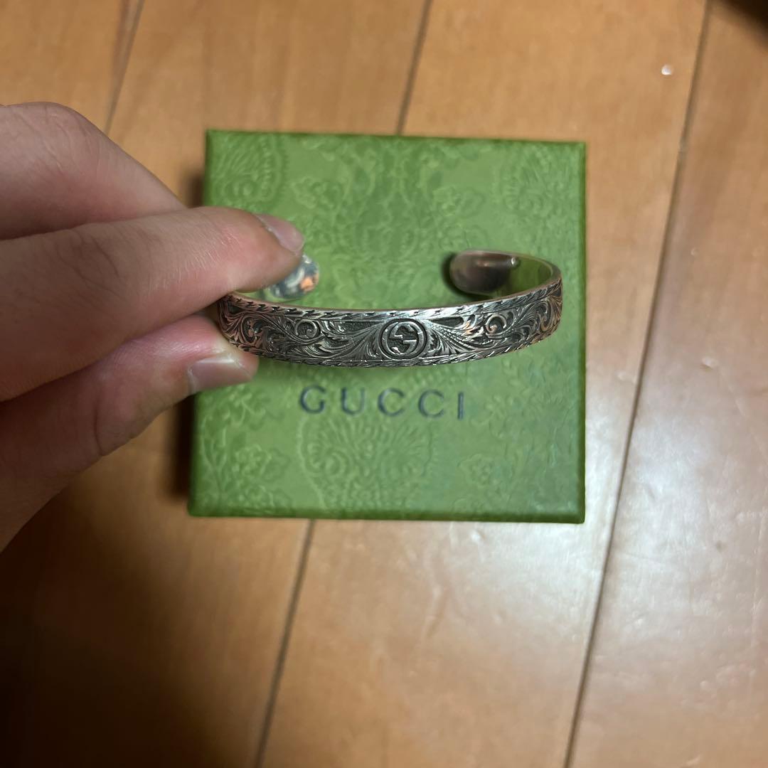 GUCCI シルバー エングレーブ バングル