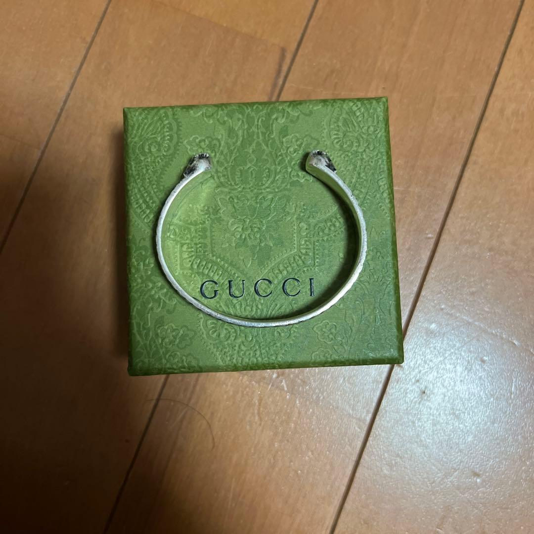 GUCCI シルバー エングレーブ バングル