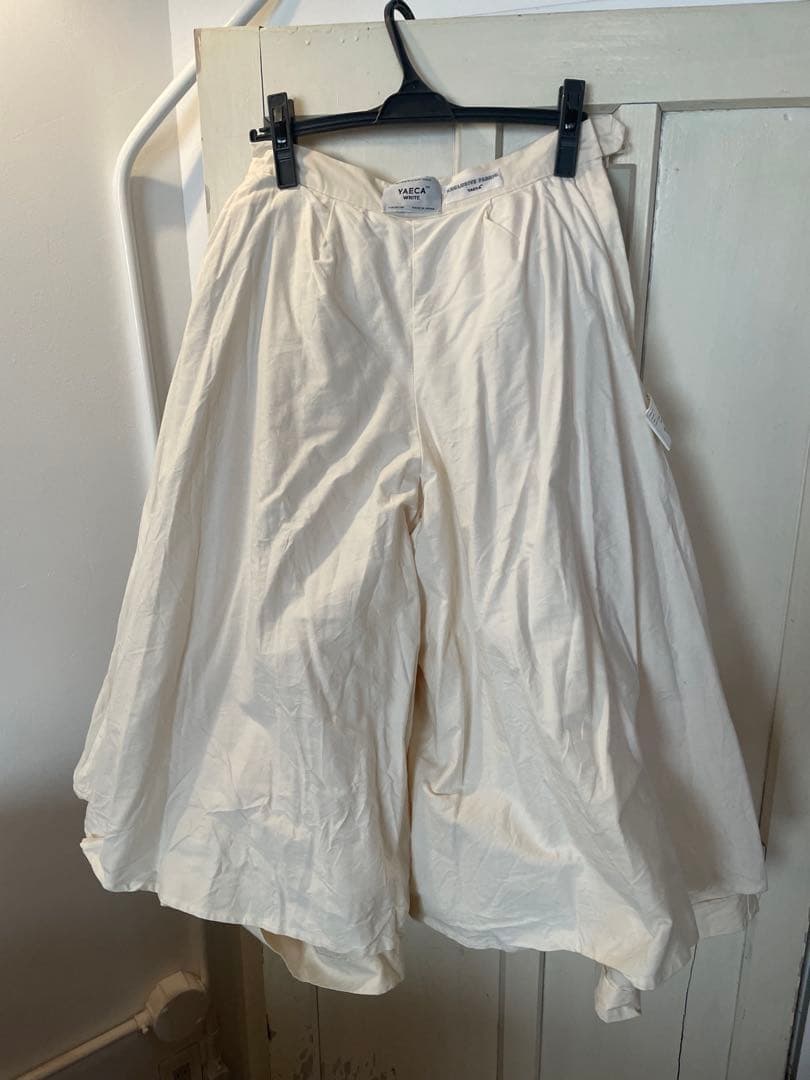 YAECA アイボリー キュロット