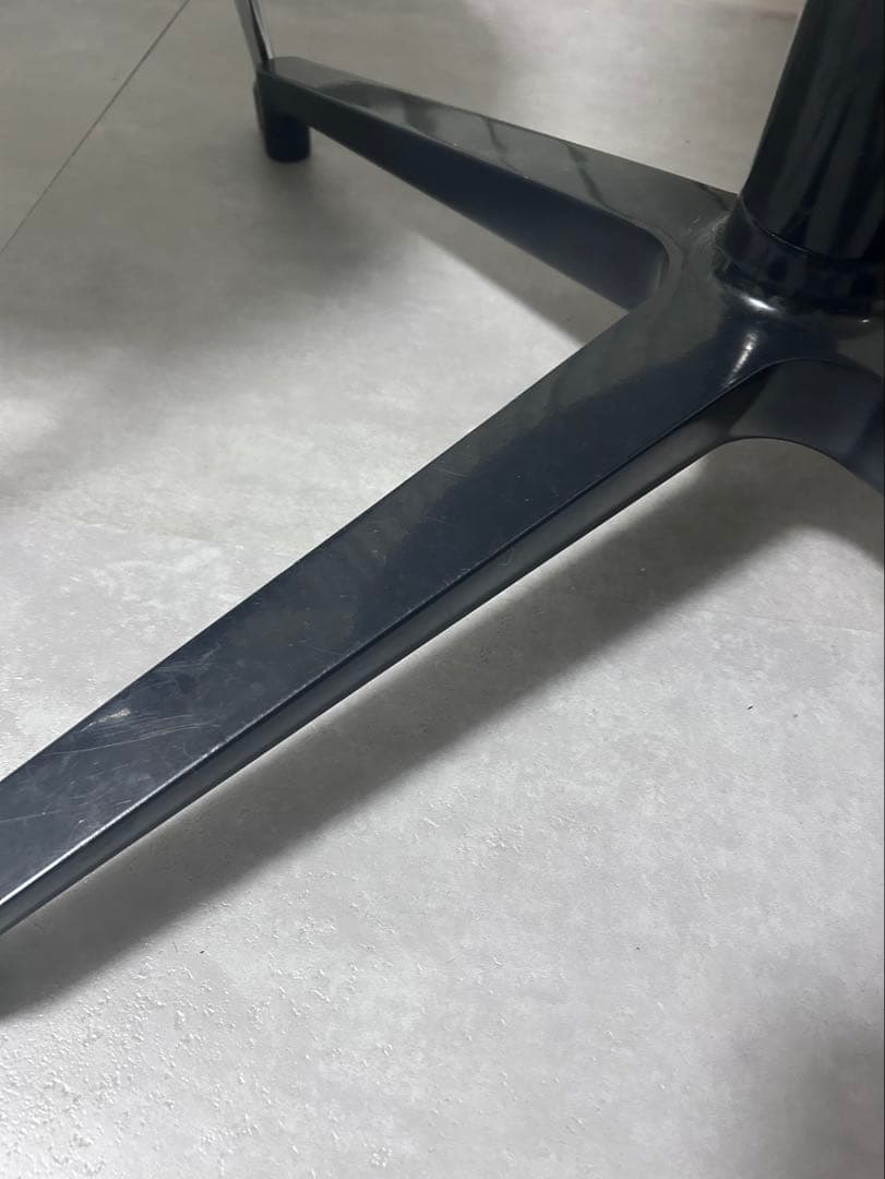 vitra. ビストロテーブル　ラウンド　ホワイト天板