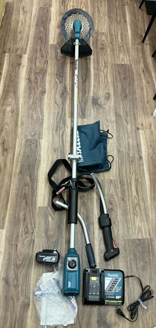 【makita　充電式草刈り機】MUR182UD　充電器付