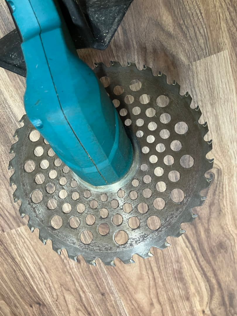 【makita　充電式草刈り機】MUR182UD　充電器付