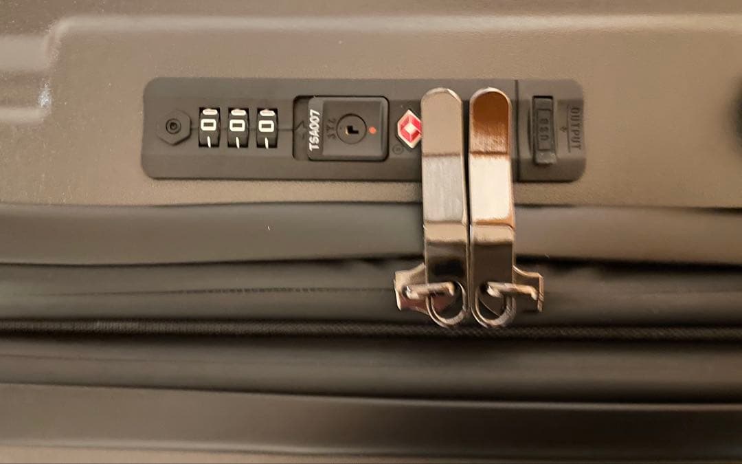 【新品】スーツケース　Lサイズ 止水ファスナー 拡張機能付き 日本企業企画