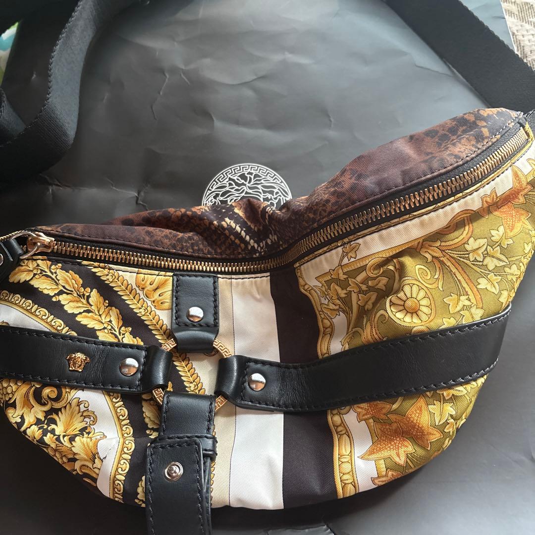 VERSACE ボディバッグ・ウエストポーチ