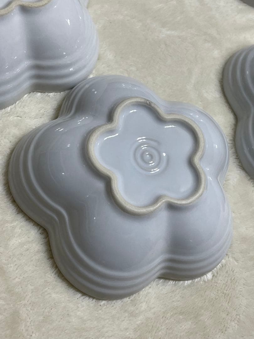 ほぼ新品未使用　ル・クルーゼ　フラワーボウル　シュガーピンク？　５枚セット　（1