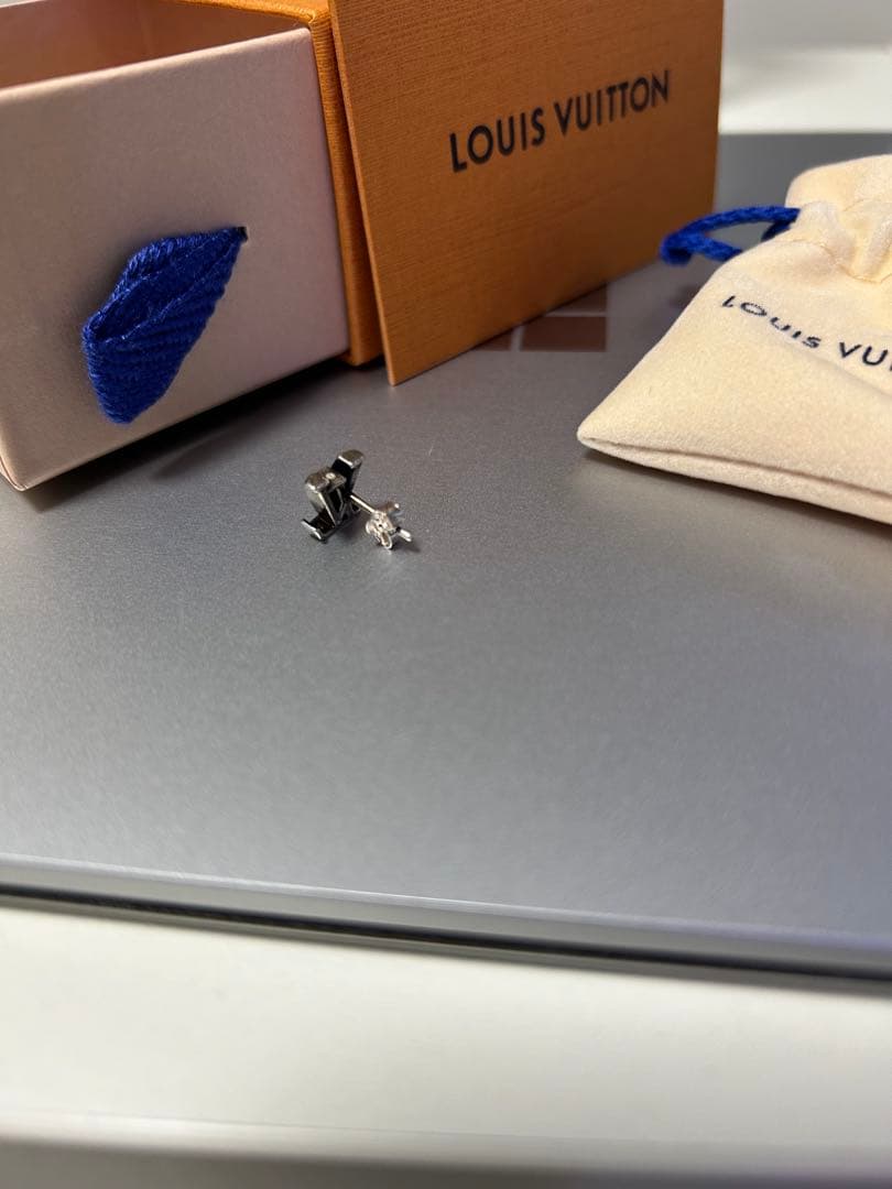 LOUIS VUITTON シルバー 片耳用ピアス