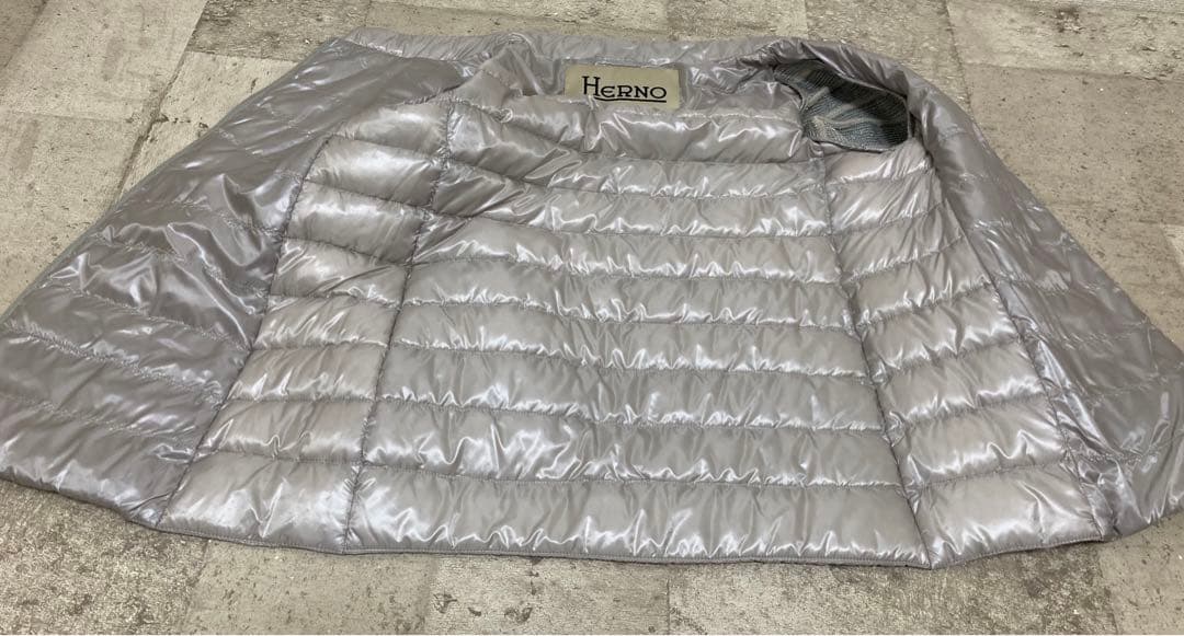 希少　ヘルノ　HERNO ショートダウン　40 グレー　ロゴ付　袖ニット　超軽量