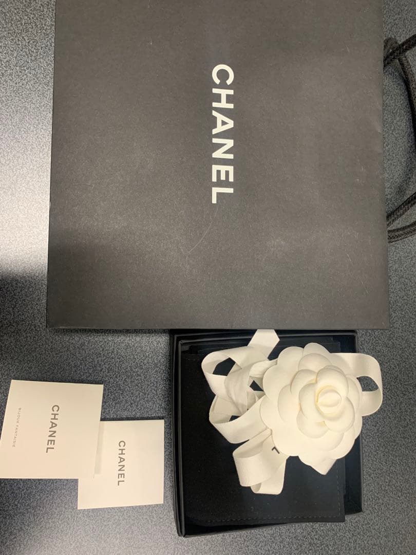 【ほぼ新品】CHANEL ロゴブレスレット　箱、リボン、保存袋付