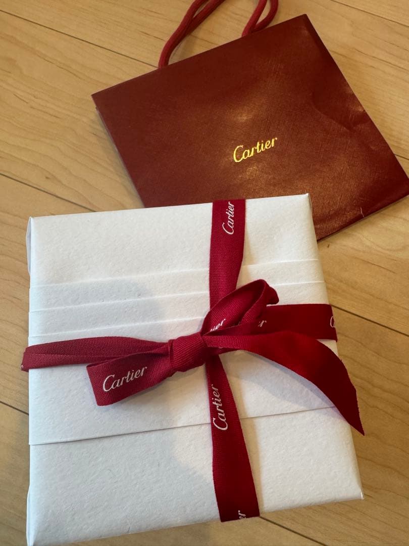 レアCartier ノベルティーキャンディボックス