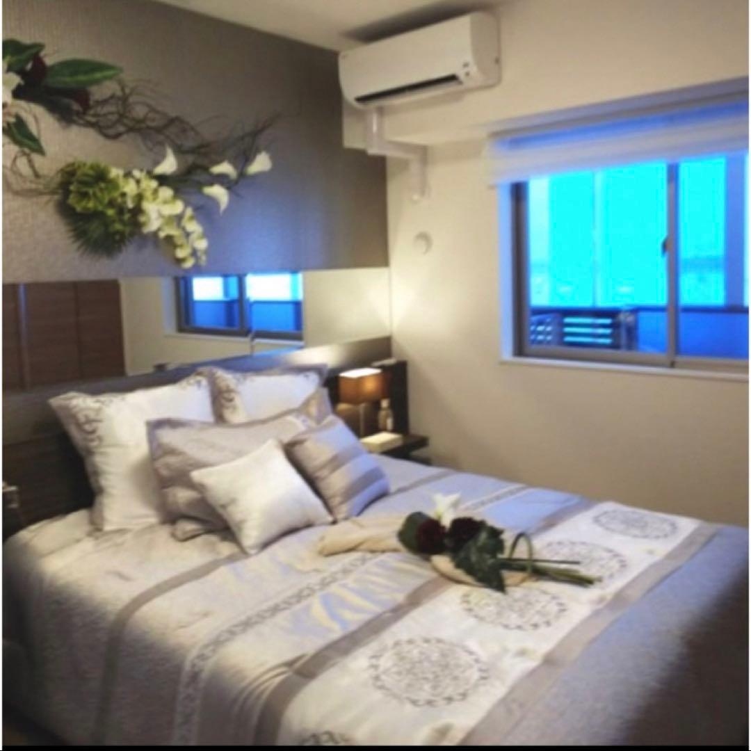 ベッドカバー　クッション　インテリア　ベッドメイキング　フランフラン