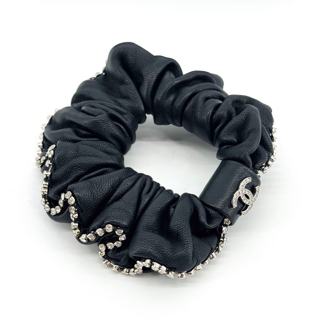 CHANEL シャネル ラムスキン ラインストーンシュシュ ヘアゴム