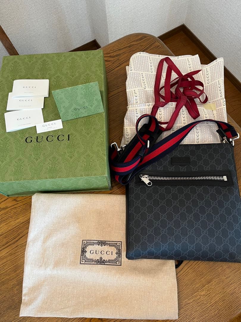 GUCCI GGスプリームキャンバスメッセンジャーバック16万→8万円大幅値下げ