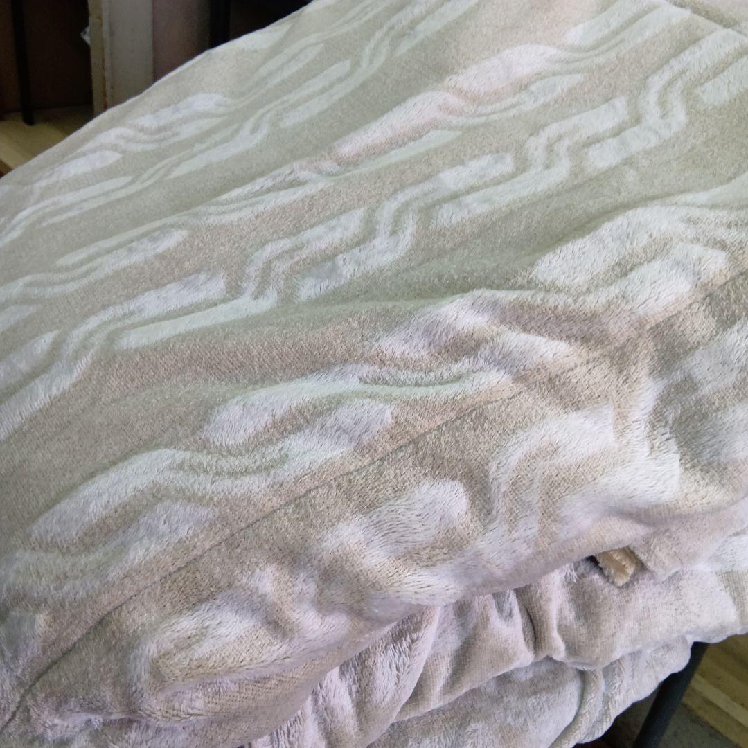 軽くてあったかい　あったかい毛布をお探しの方におすすめです…羽毛入り