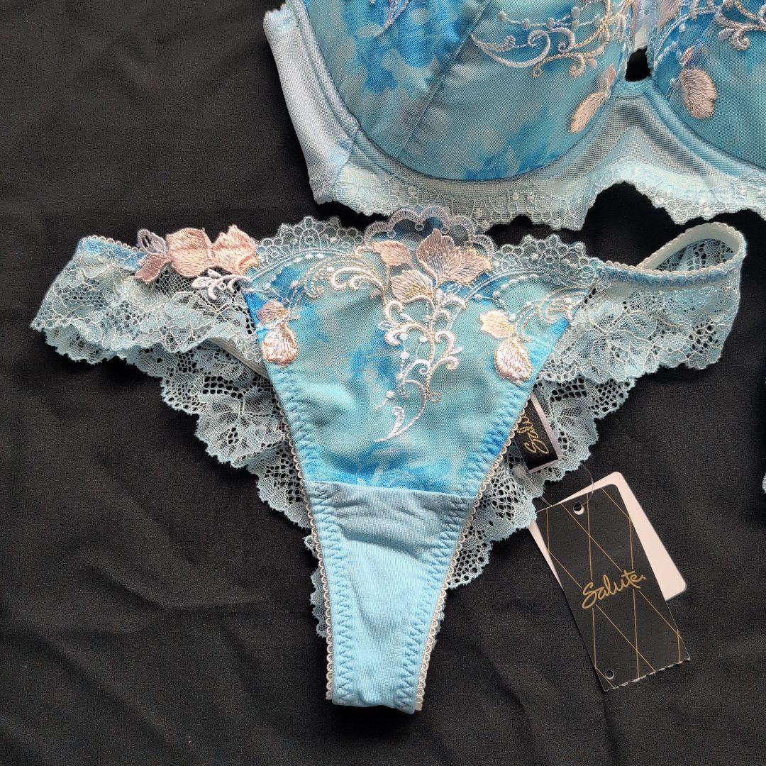 可愛い　新品サルート　Ｅ８０　３点水色 刺繍 ブラジャーショーツセット