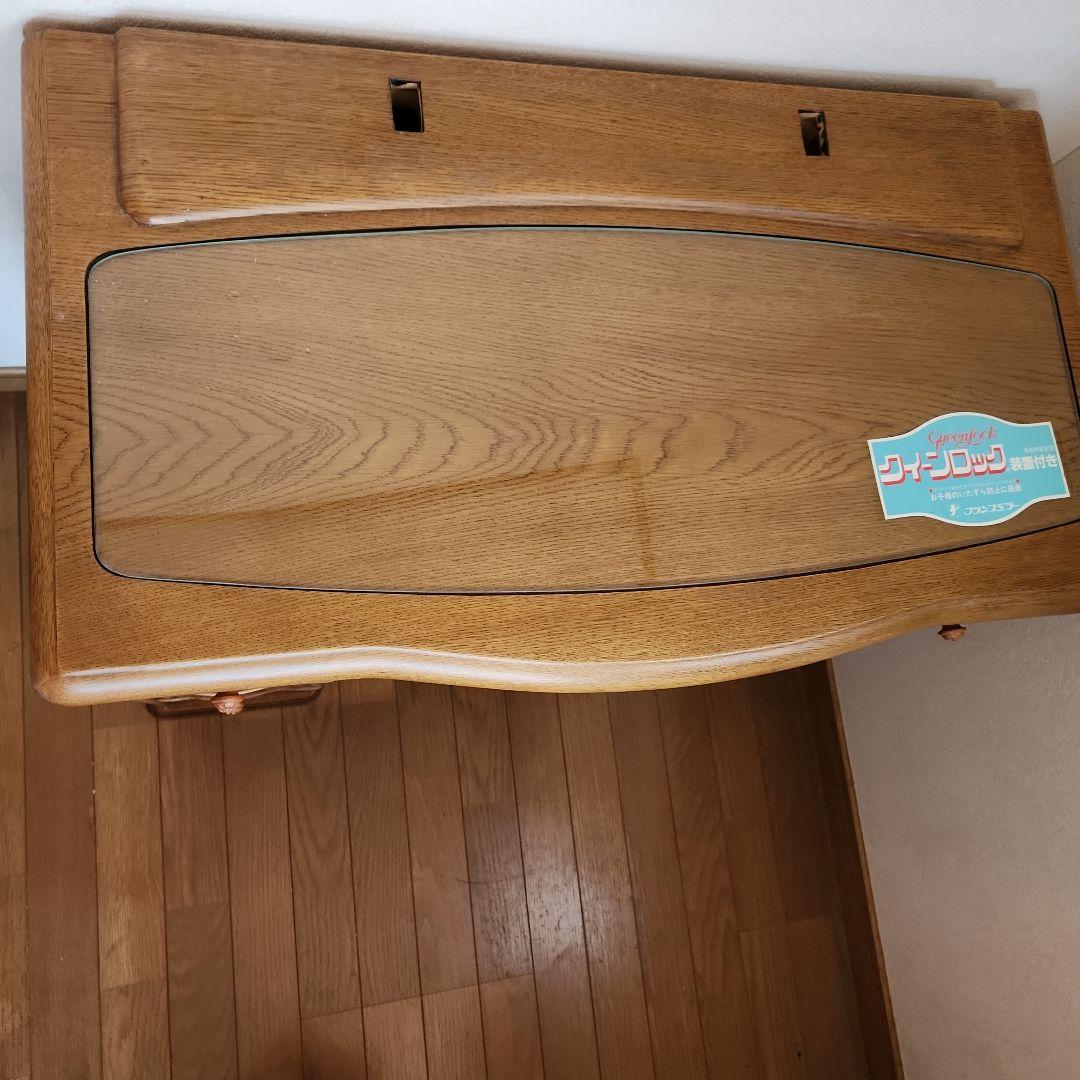 送料込み　机のみ　ドレッサー　引き出しロック機能あり