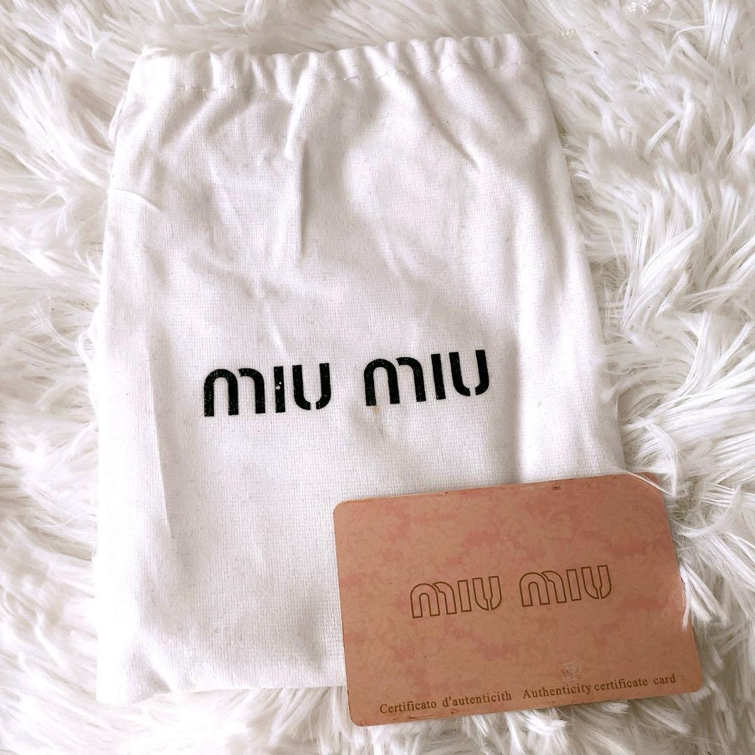 美品⭐︎miumiu マテラッセ 黒 二つ折り レザー コンパクトウォレット