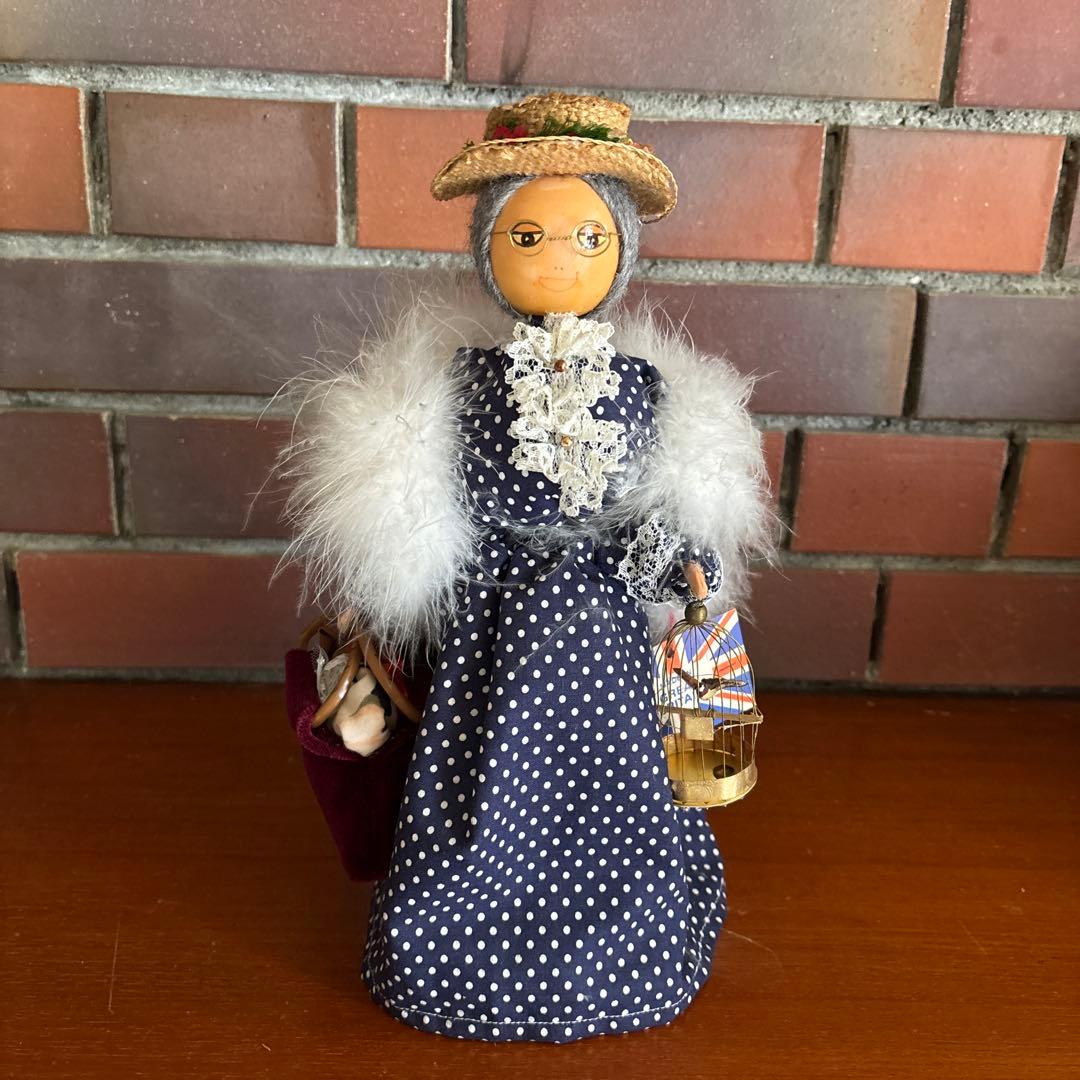 Granny Sweet Seller Doll 《のんびりおばあちゃま》
