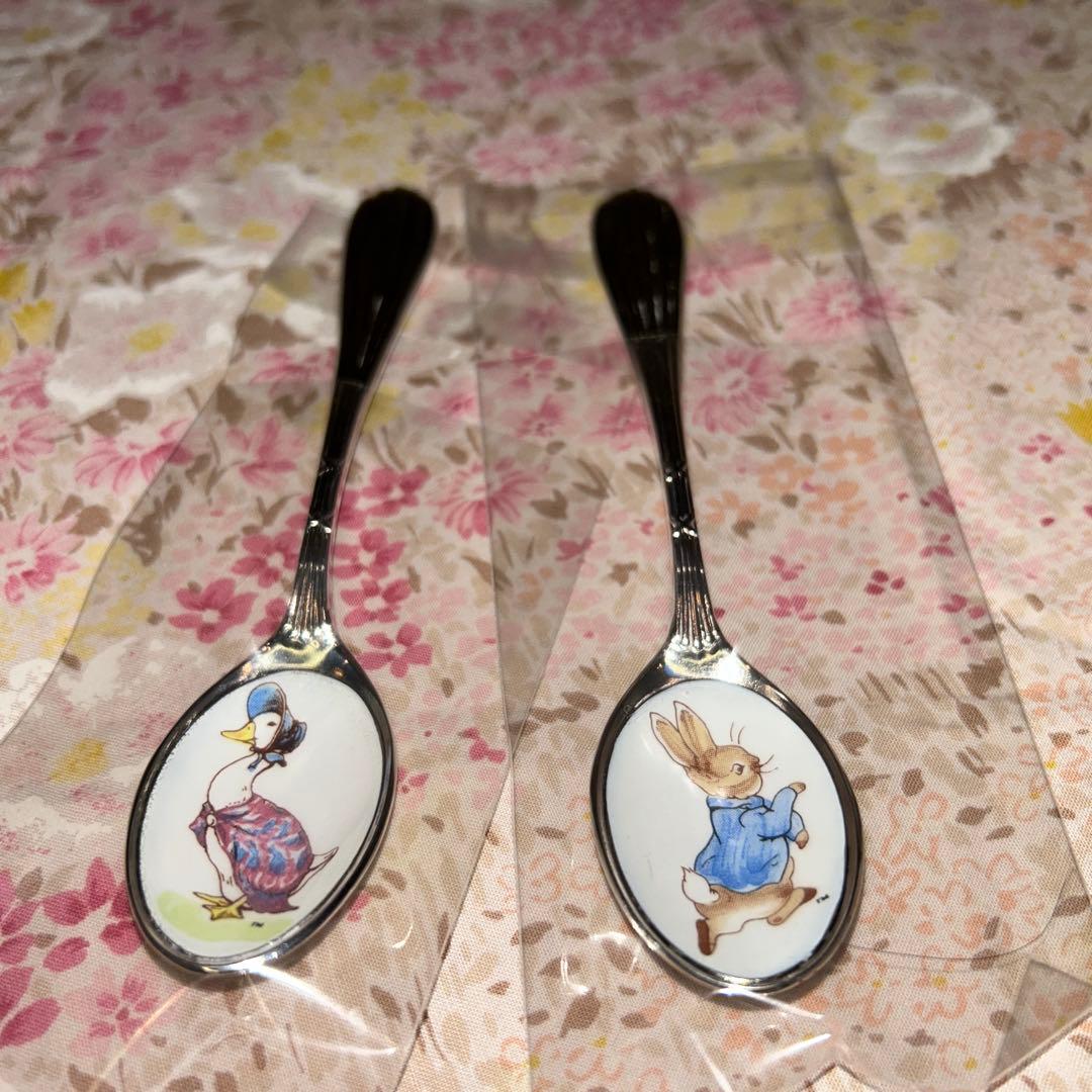 美品　ウェッジウッド　ピーターラビット食器7点とスプーン2点
