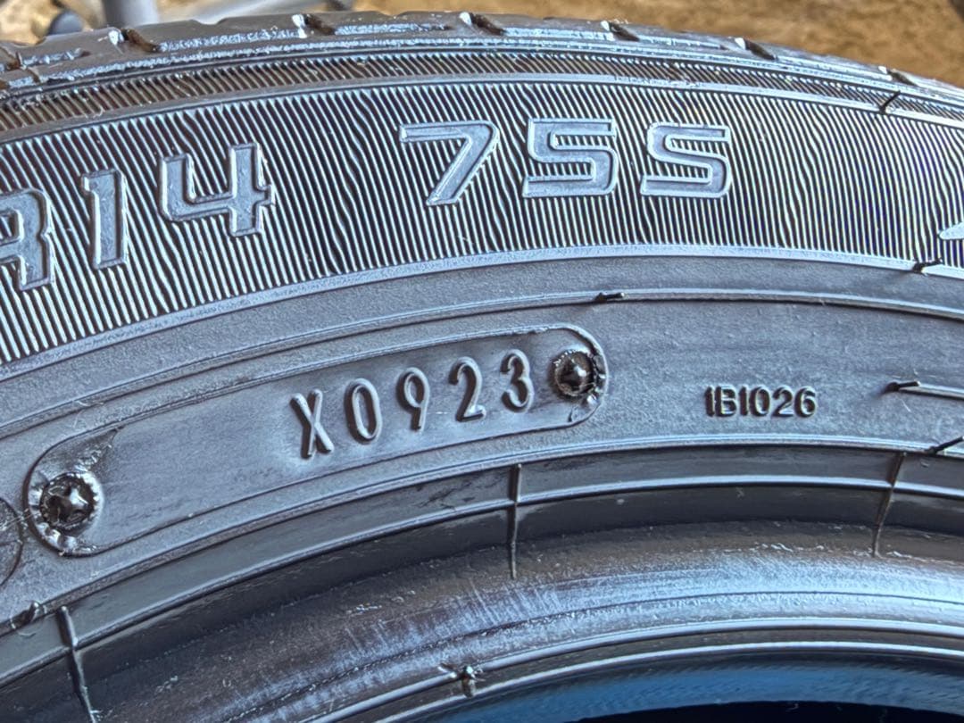 タイヤ・ホイール (521)155/65R14 DUNLOP EC202