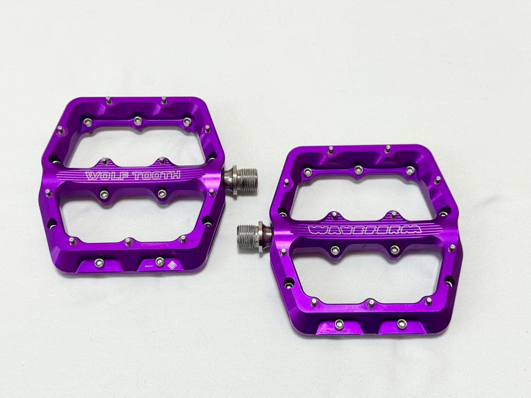 WOLF TOOTH フラットペダル パープル