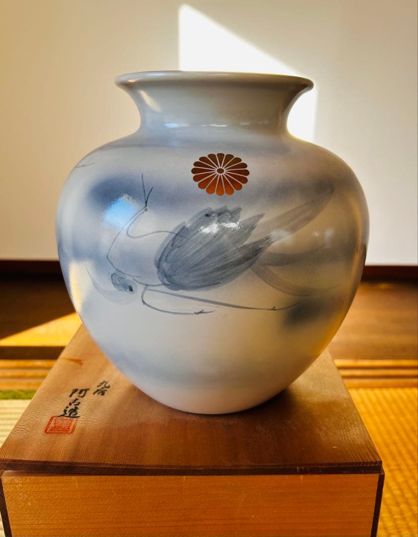 九谷焼　菊の御門と青白い鳥の絵柄