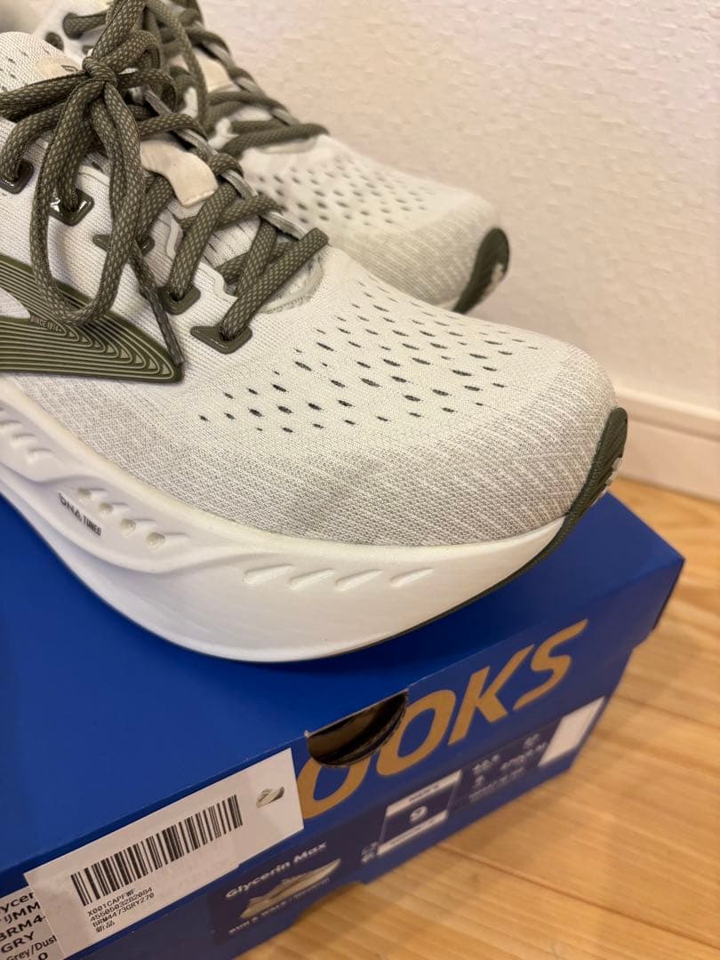 グリセリンマックス　ランニングシューズ　グレー