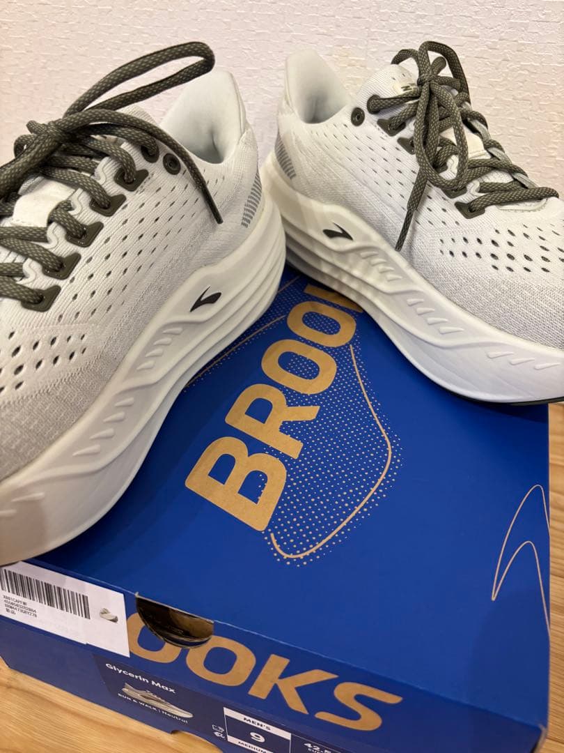 グリセリンマックス　ランニングシューズ　グレー