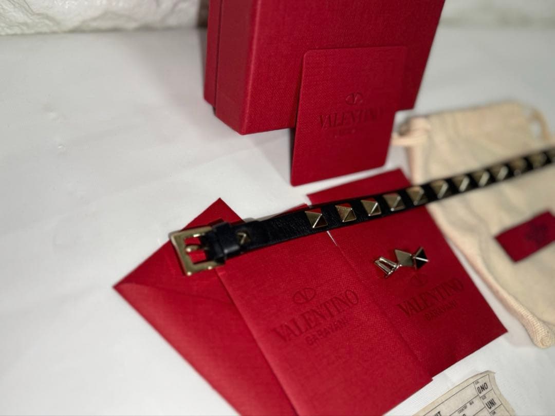 【確実正規品】【極美品】VALENTINO ロックスタッズブレスレット　ブラック