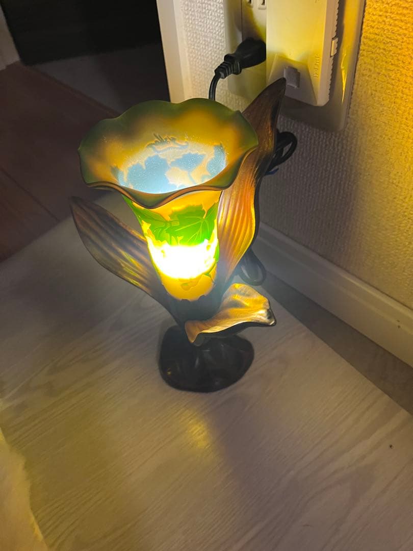 ガレ風　アンティーク リリー テーブルランプ フラワーシェード