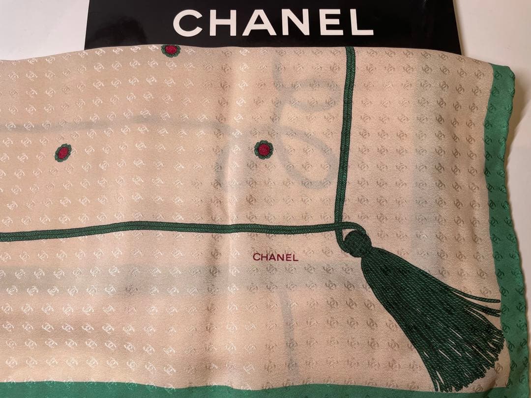 【美品】CHANEL ドット柄 シルクスカーフ 85✖️85サイズ　イタリア製