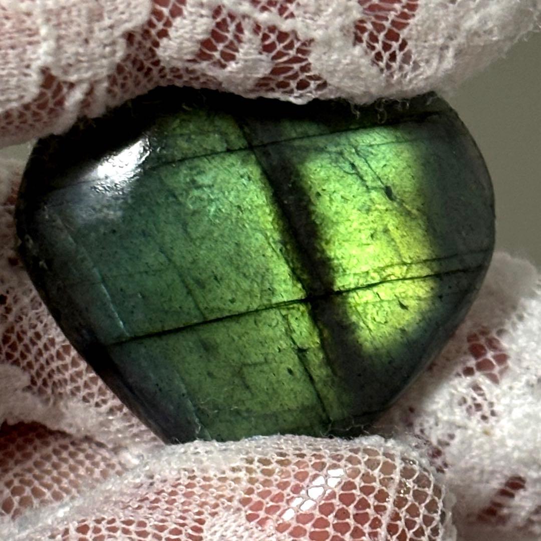 商談中！ラブラドライト グリーンシラー ハート ③ ルース パーム 握り石