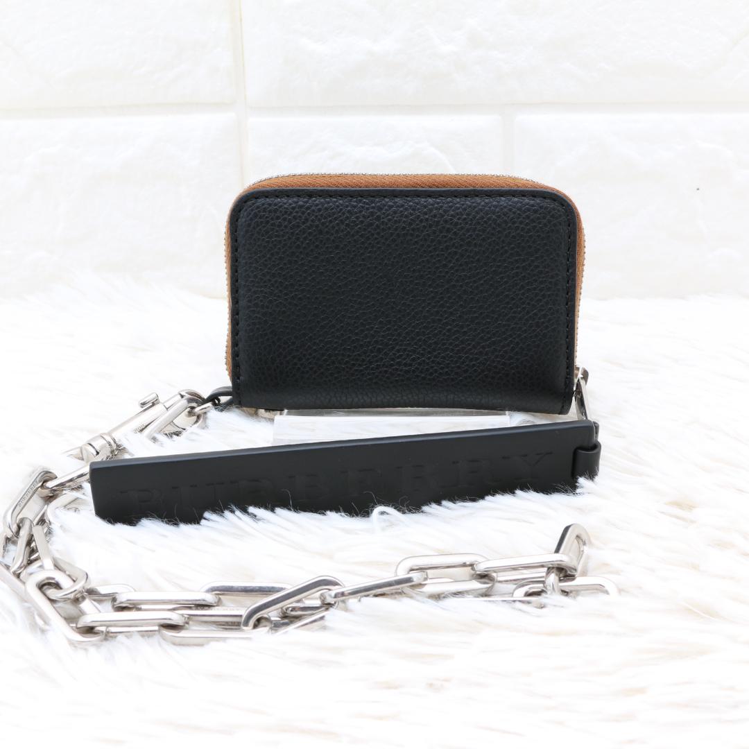 極美品 バーバリー レザー チェーン付 パース ケース ロゴプレート