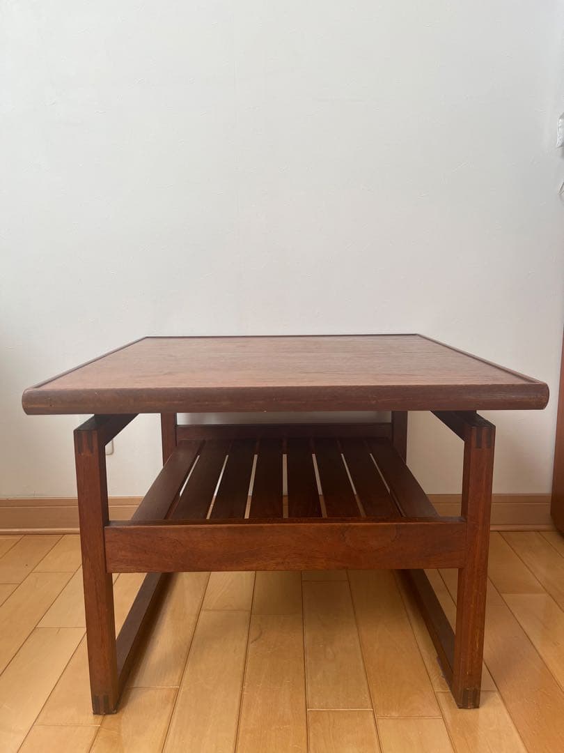 アンティーク　木製サイドテーブル スラット棚付き