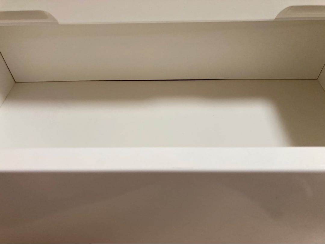 ニトリ　ホワイト　4段チェスト シンプル　ローチェスト　棚