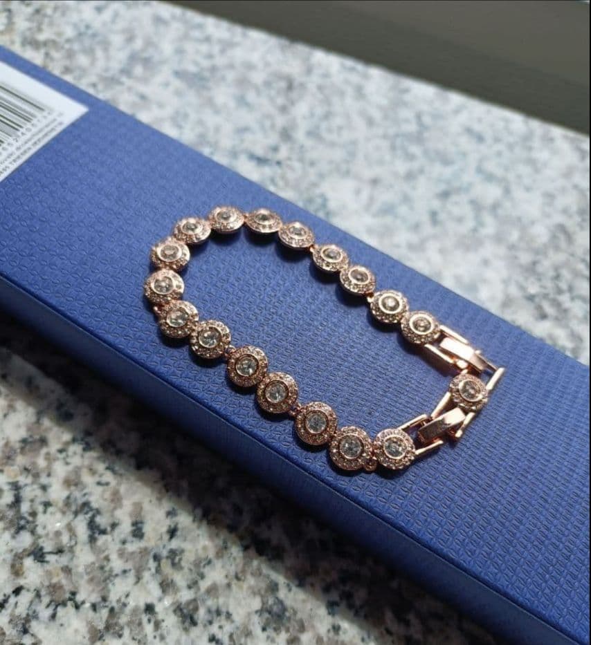 【新品】SWAROVSKIスワロフスキー　angelic　ブレスレット　ゴールド