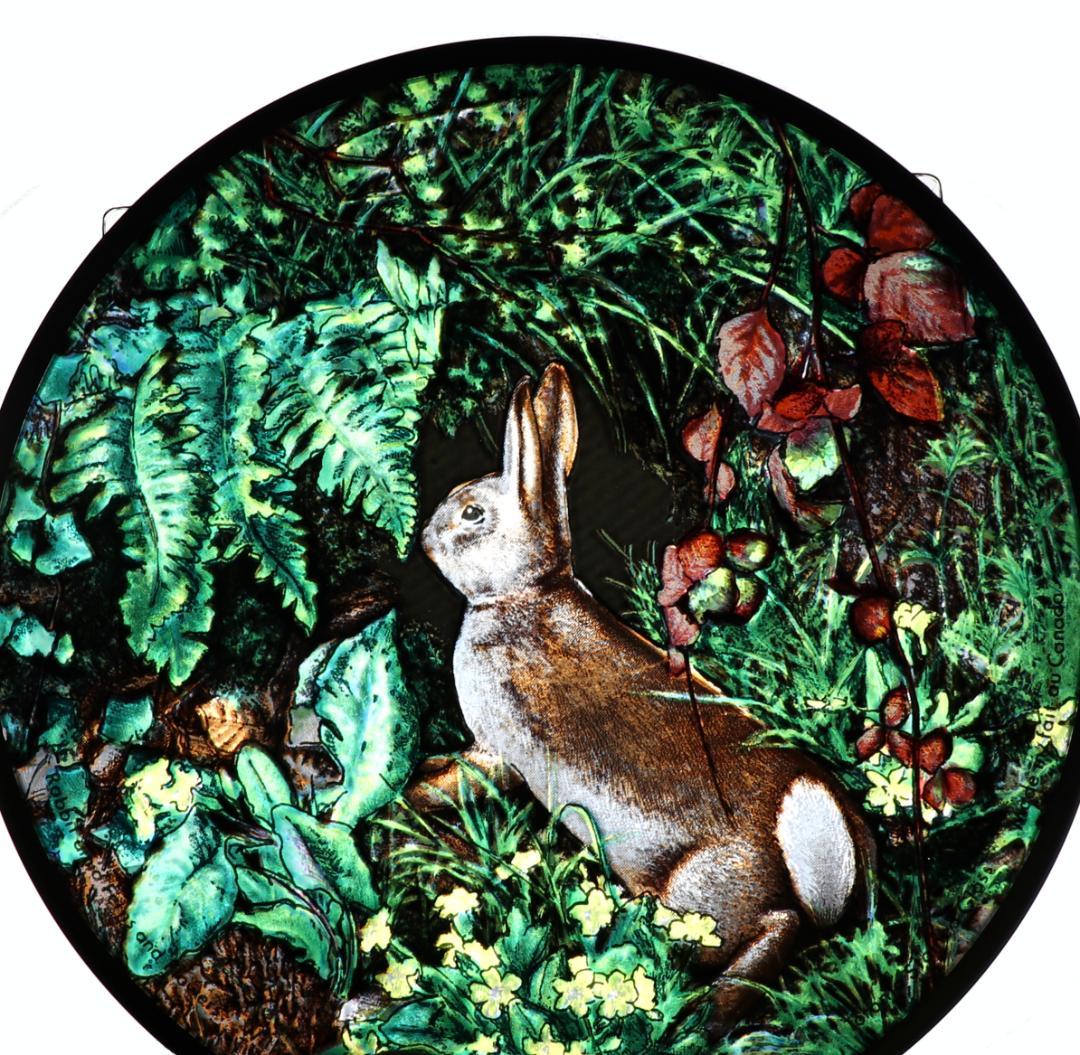 ウィリアム・ジェームズ・ウェッブヴィンテージステンドグラス 植物に囲まれたウサギ