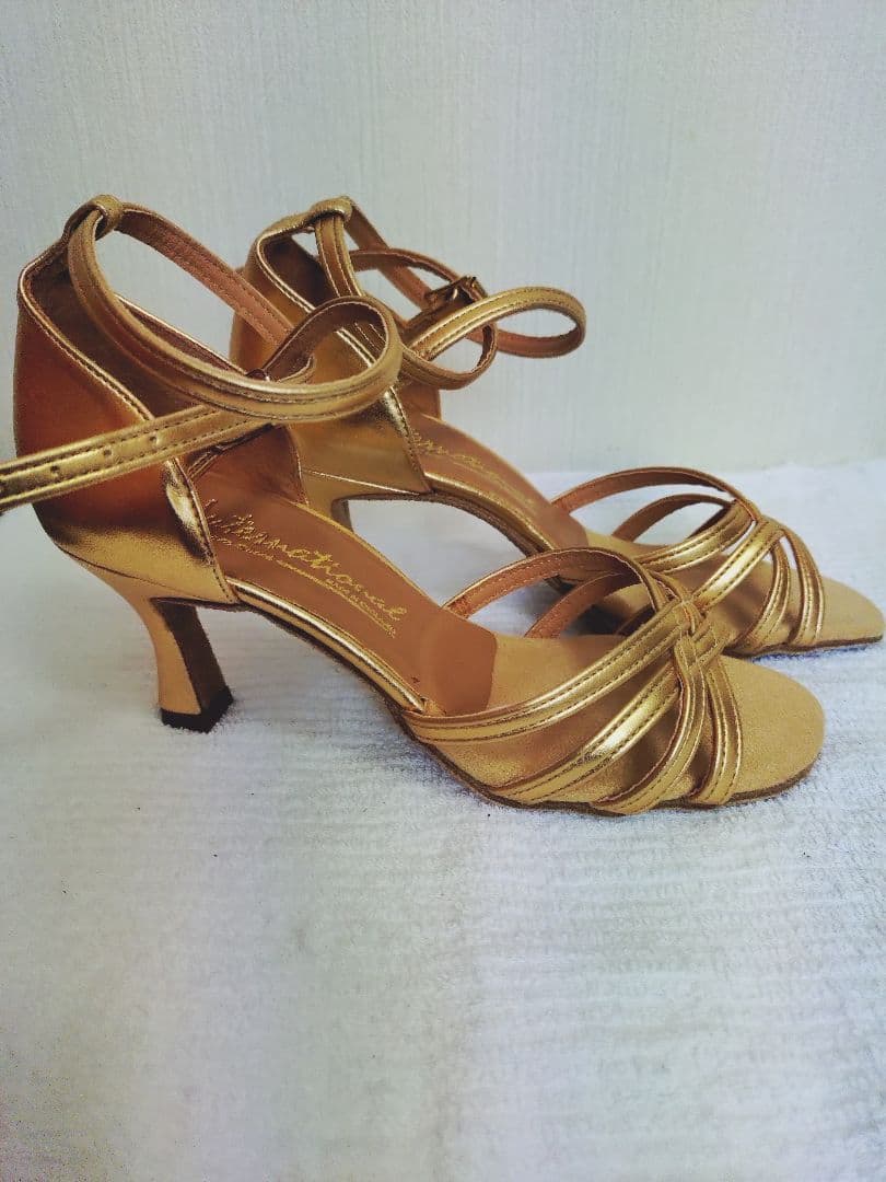 インターナショナル製ラテンシューズ