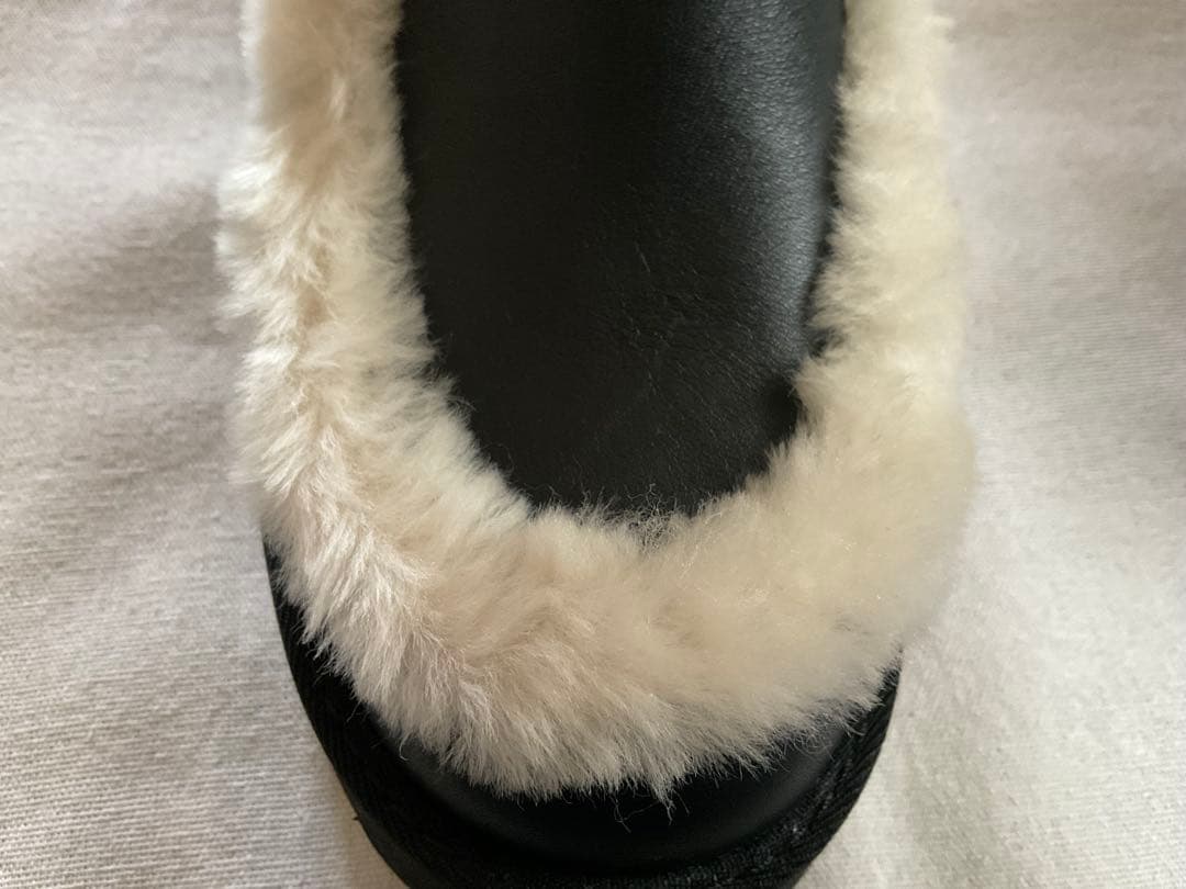 UGG アグ　サンダル