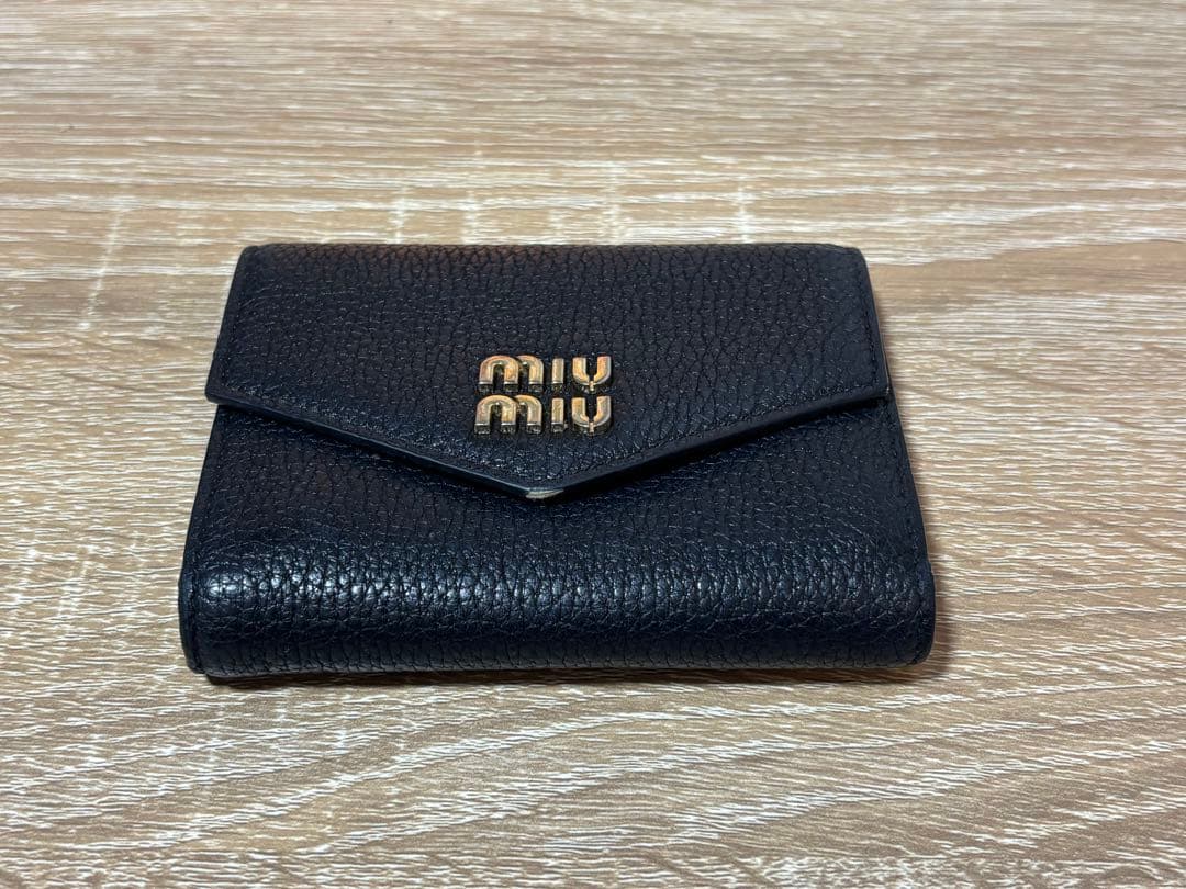 MIUMIU 三つ折財布