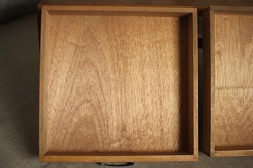 古い木製の机　引き出し2杯