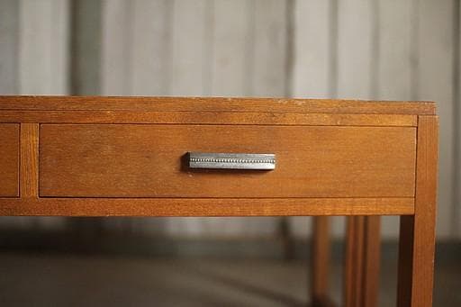 古い木製の机　引き出し2杯