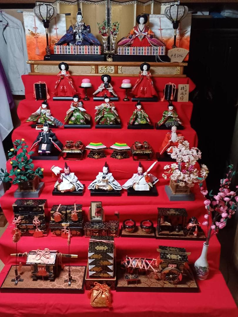 圧巻のひな人形7段飾り　京人形　伝統美　インテリア　行事　久宝堂