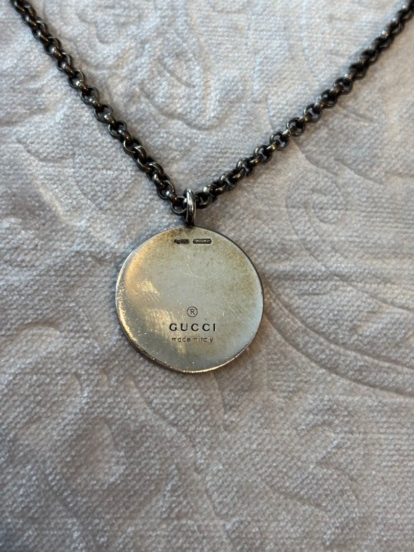 Gucci メダル型ペンダントネックレス