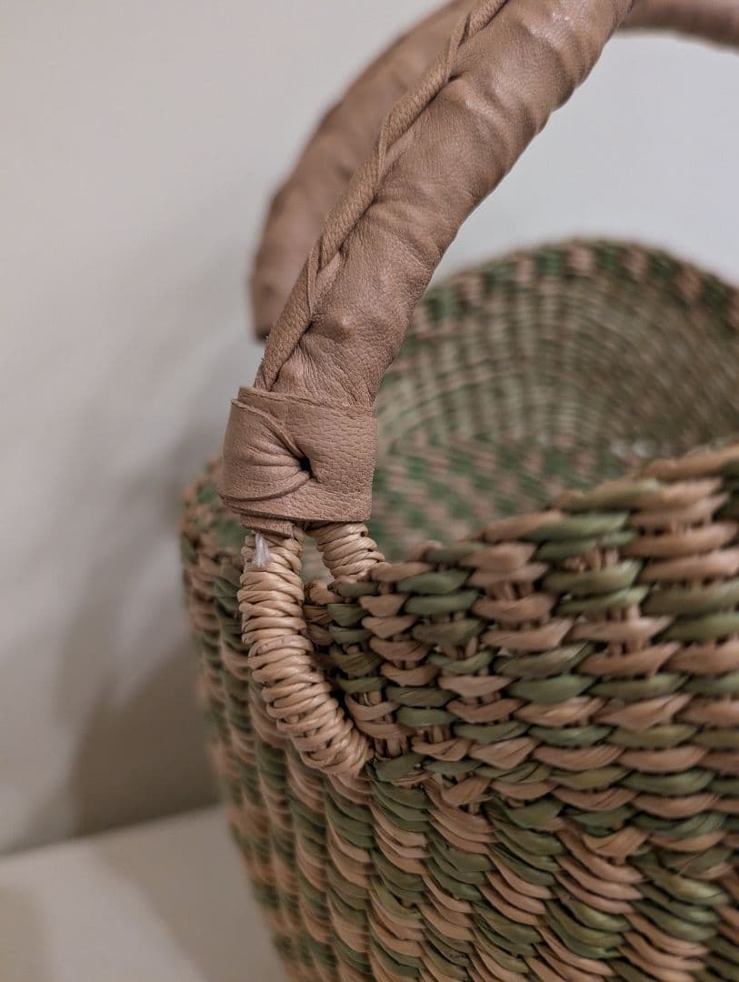 かごバッグ　革　円筒形