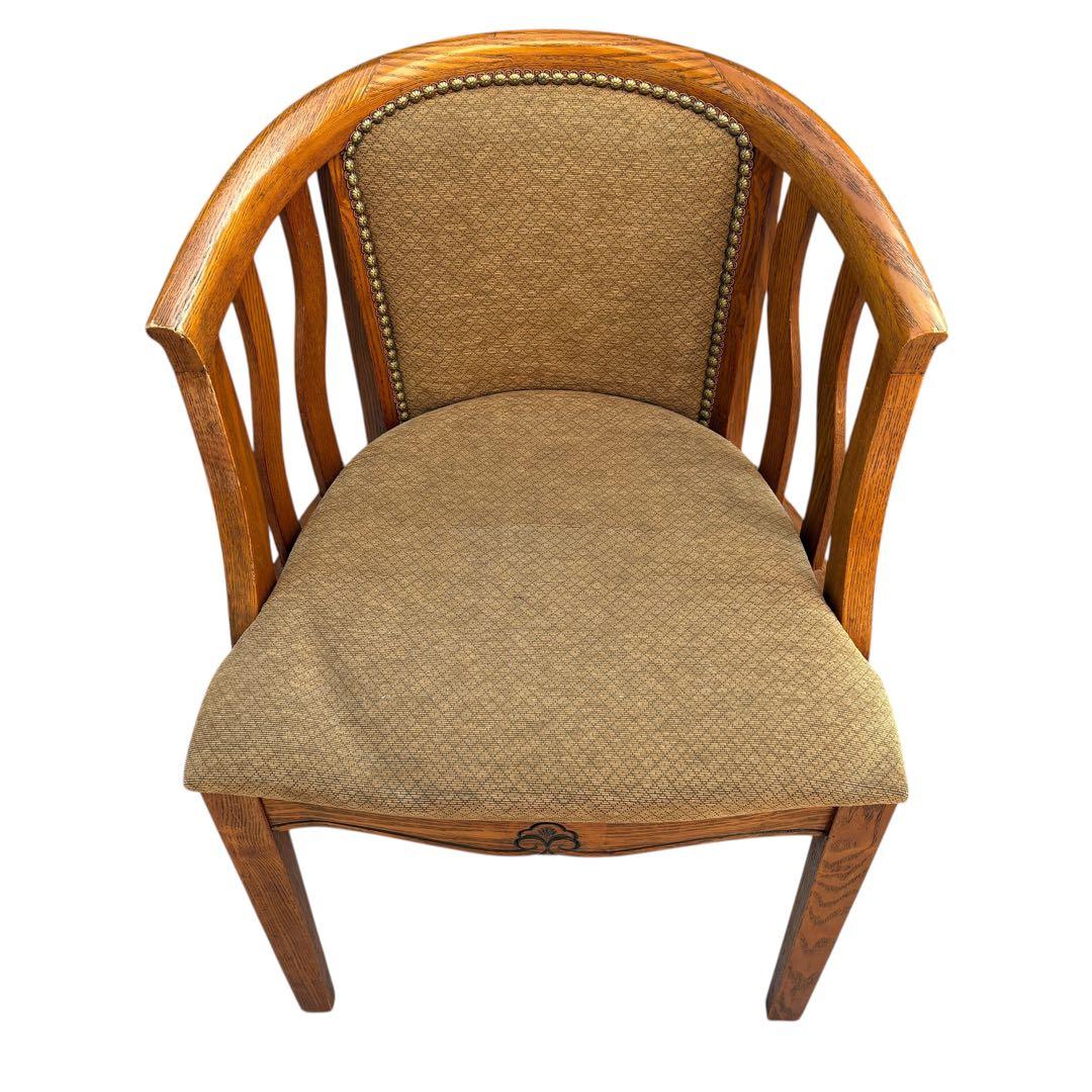 ① アンティーク 椅子 ヴィンテージ インテリア 木製チェア　スタッズ　1人用