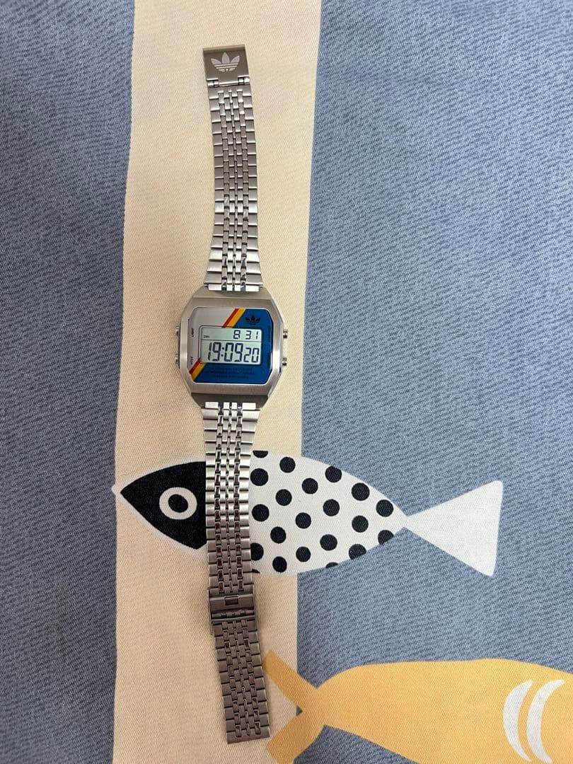 adidas デジタル腕時計 A0ST23556シルバー