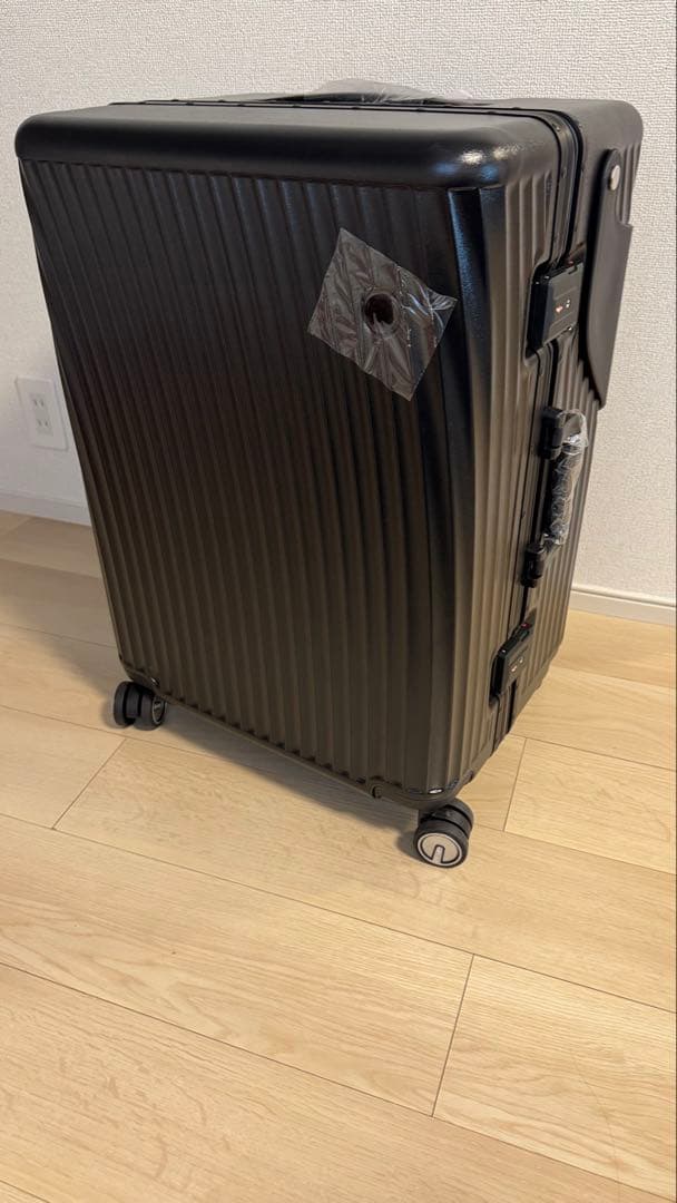 ブラック ストライプ スーツケース Mサイズ60L