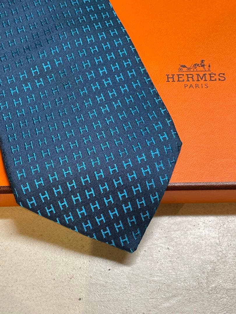 【一度使用のみ】HERMES ダークブルー H総柄ネクタイ