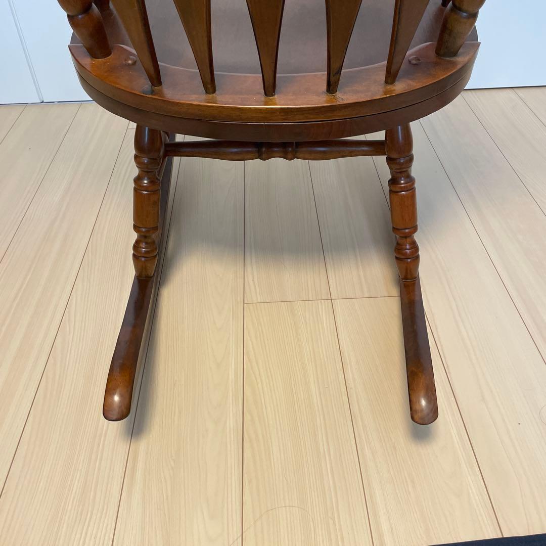 木製ロッキングチェア 花模様付き